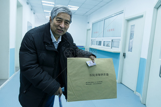 东亚70多岁走廊生病的老人在医院图片