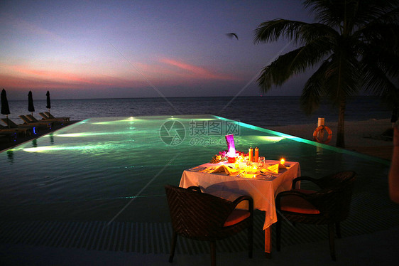 岛椰子树灯光马尔代夫海景风光图片