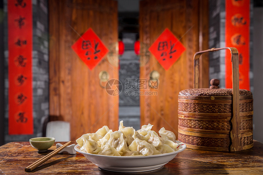 东亚文化团圆饭文化春节吃饺子图片