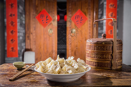 桌子过年餐具春节吃饺子图片