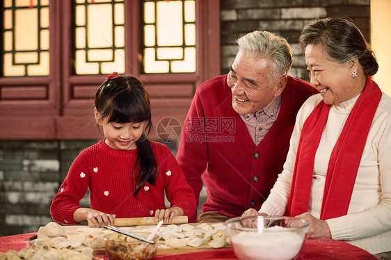 女人聚会彩色图片幸福家庭过年包饺子图片