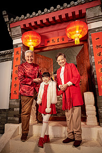 男人成年人亚洲人老人和孙女过新年高清图片