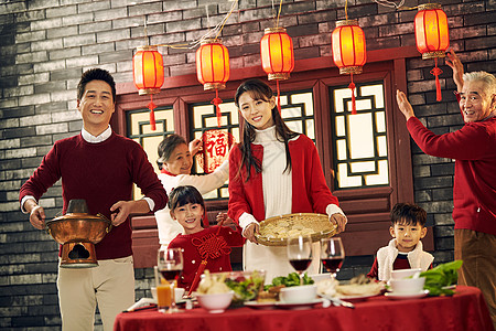 红酒png彩色图片儿童水平构图快乐家庭准备年夜饭背景