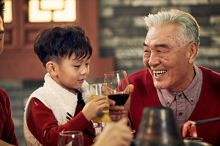 关爱传统文化亚洲幸福家庭过年吃团圆饭图片