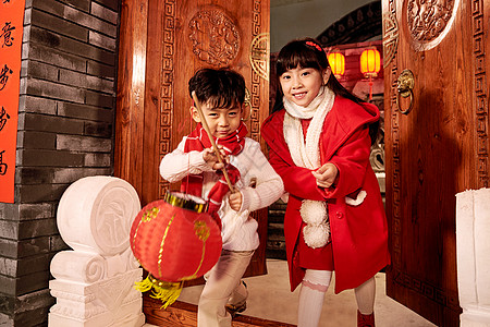 中国灯笼两个人夜晚中式庭院快乐儿童过年背景