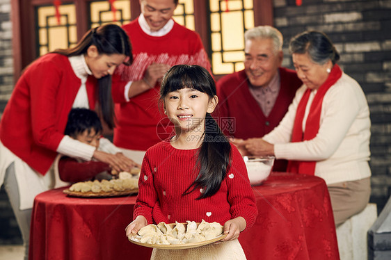 房屋元素餐饮幸福家庭过年包饺子图片