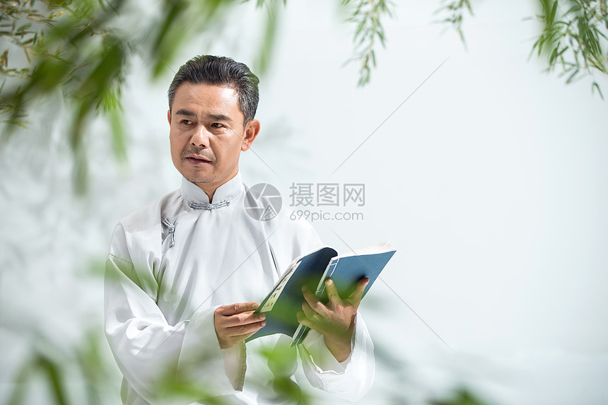 传统服装复古中老年男人图片