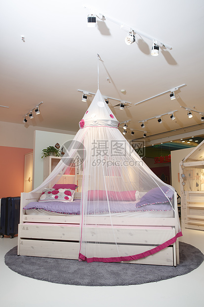 童年房间垂直构图粉色的儿童房图片