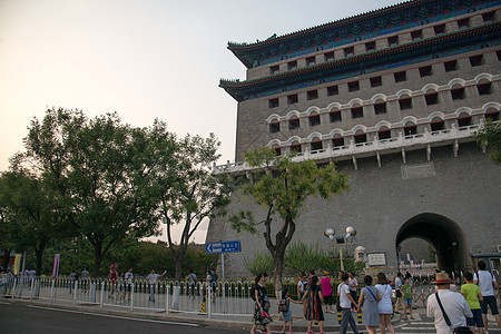 正面视角都市风光旅游目的地北京前门大街图片