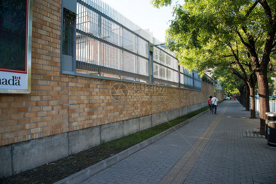 绿色无人高层建筑北京三里屯街景图片