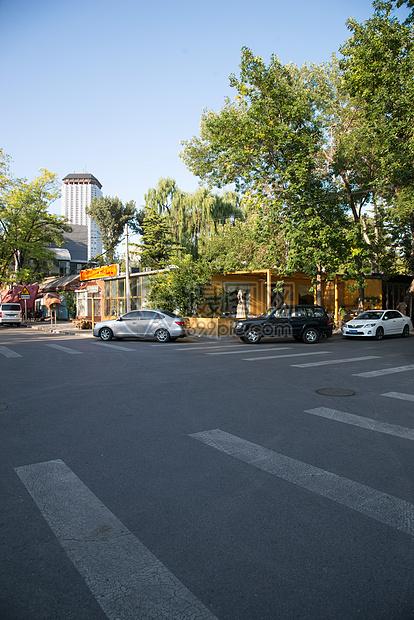 首都城市道路办公大楼北京三里屯街景图片