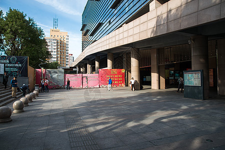 北京市区的街道和建筑物图片