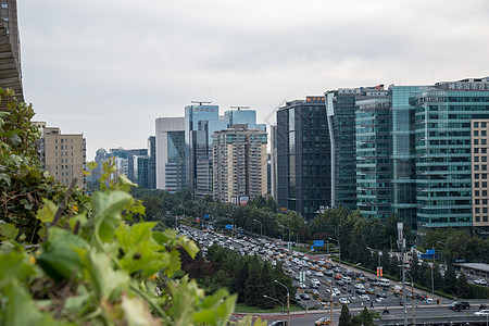 北京市区的街道和建筑物图片