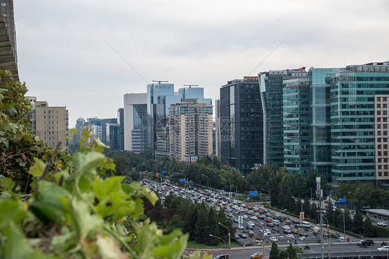 北京市区的街道和建筑物图片