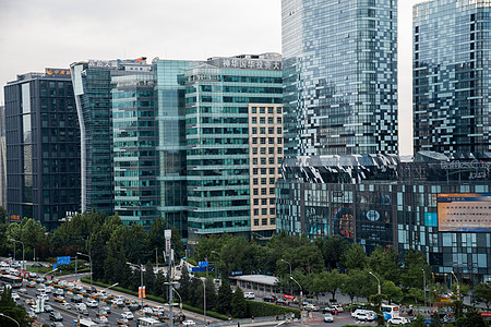 北京市区的街道和建筑物高清图片