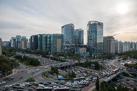 北京市区的街道和建筑物图片