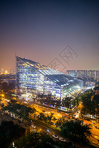 傍晚垂直构图北京侨福芳草地大厦图片