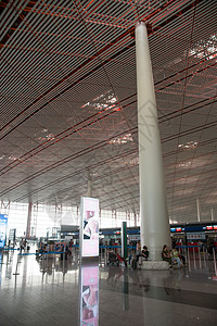 垂直构图过道空运大楼北京首都机场图片