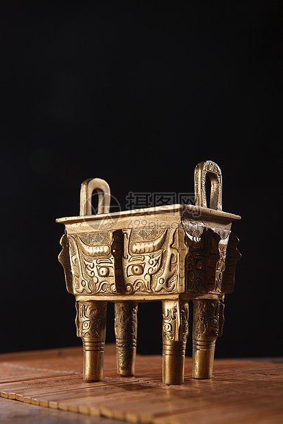 香炉古典式远古的铜鼎图片