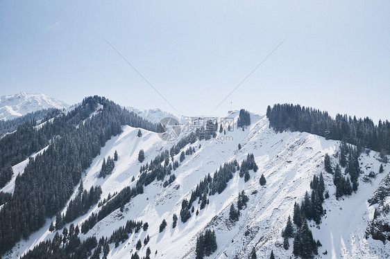 冬日新疆伊宁5A景区那拉提草原雪山图片