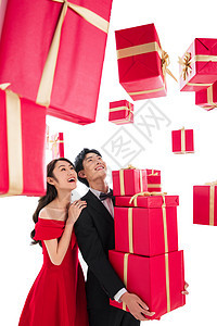 高兴的亚洲人礼物快乐的青年伴侣抱着礼品盒图片
