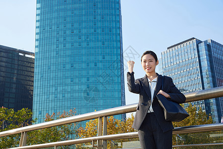 商务女士户外加油手势图片