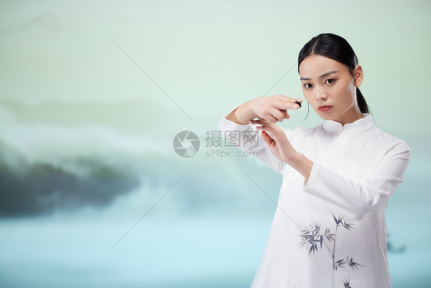 中国风美女手拿棋子图片