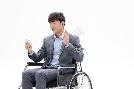 商务男士坐轮椅视频通话图片