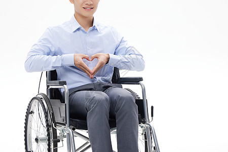 坐轮椅的商务人士比公益手势图片