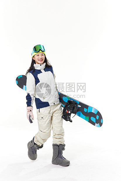 年轻美女拿着滑雪板行走图片
