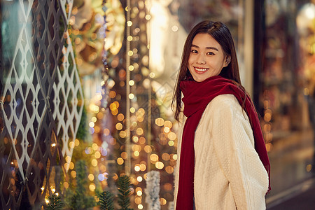 冬日美女逛圣诞集市形象图片