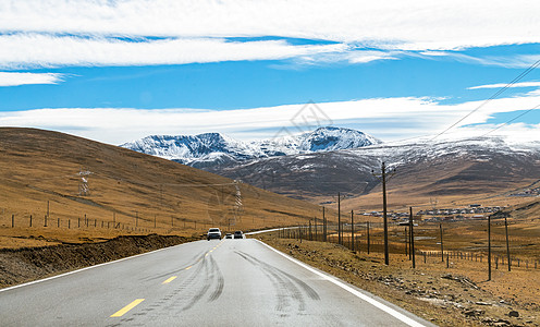 川藏线公路与雪山背景图片