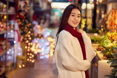 冬日美女逛圣诞集市形象图片