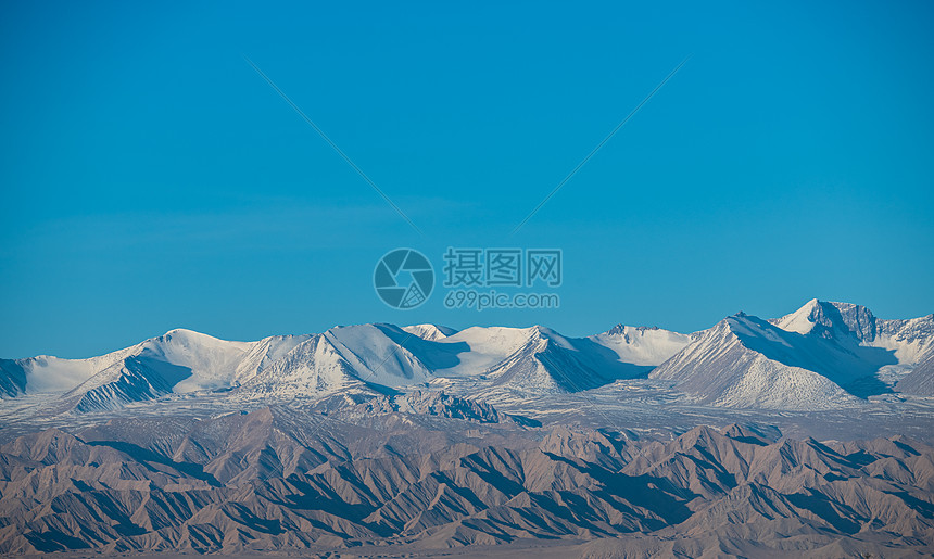 青海祁连雪山冬日风光图片