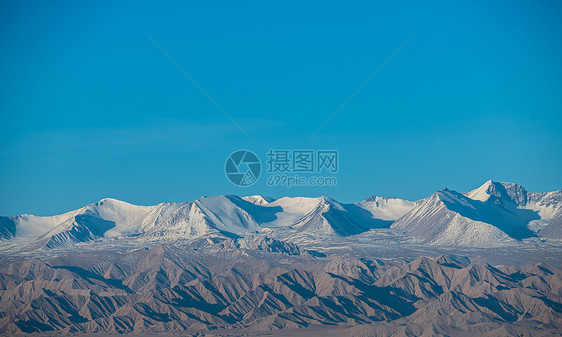 青海祁连雪山冬日风光图片