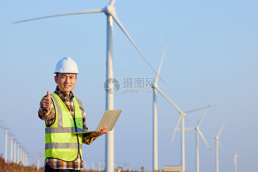 风力发电男性工程师形象图片