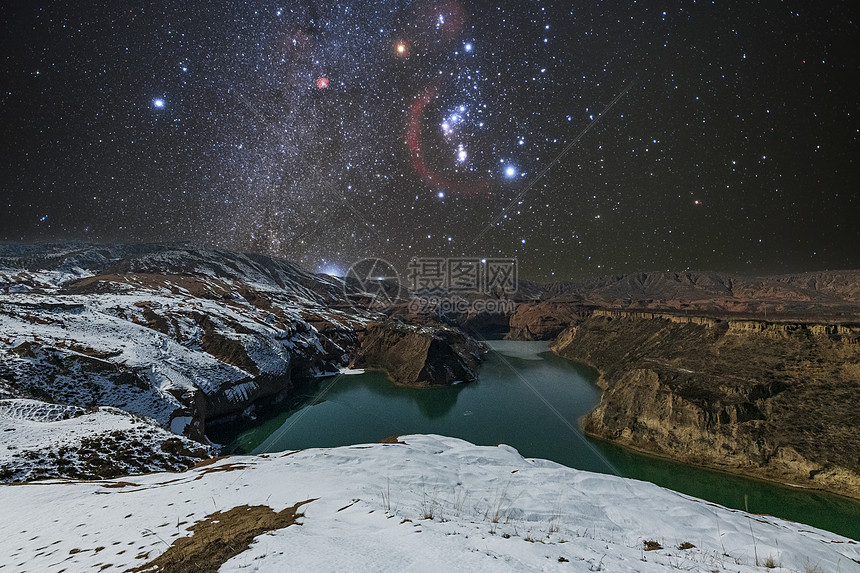 陕西波浪谷冬季雪景星空图片