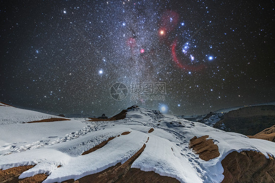 陕西波浪谷冬季雪景星空图片