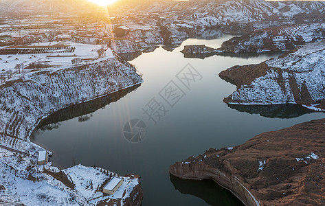 陕西靖边波浪谷雪景航拍图片