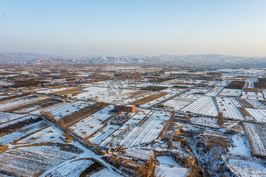 陕西靖边波浪谷冬日雪景航拍图片