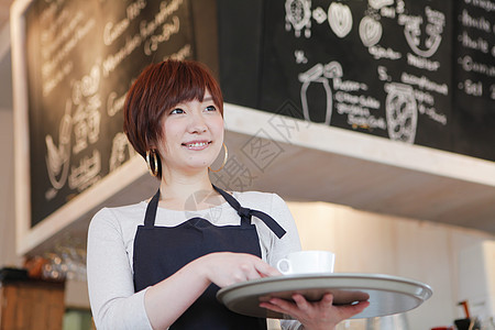 年轻短发女生咖啡厅员工形象图片