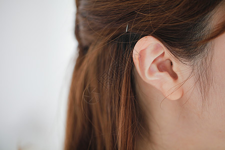年轻女性的耳朵图片素材