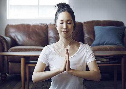 女性居家瑜伽图片