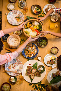 家庭聚餐吃饭俯视图图片