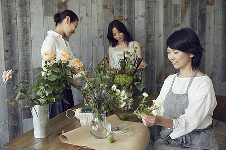 插花园艺老师和学生图片