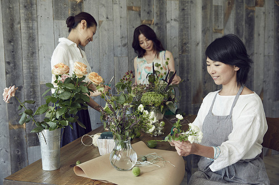 插花园艺老师和学生图片