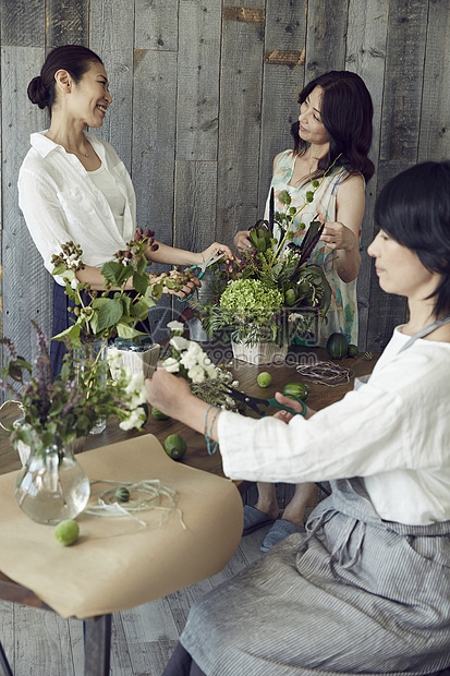 插花园艺老师和学生图片