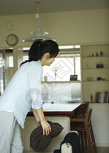 家庭主妇整理房间女性高清图片素材