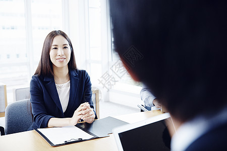 办公室里的商业女士图片