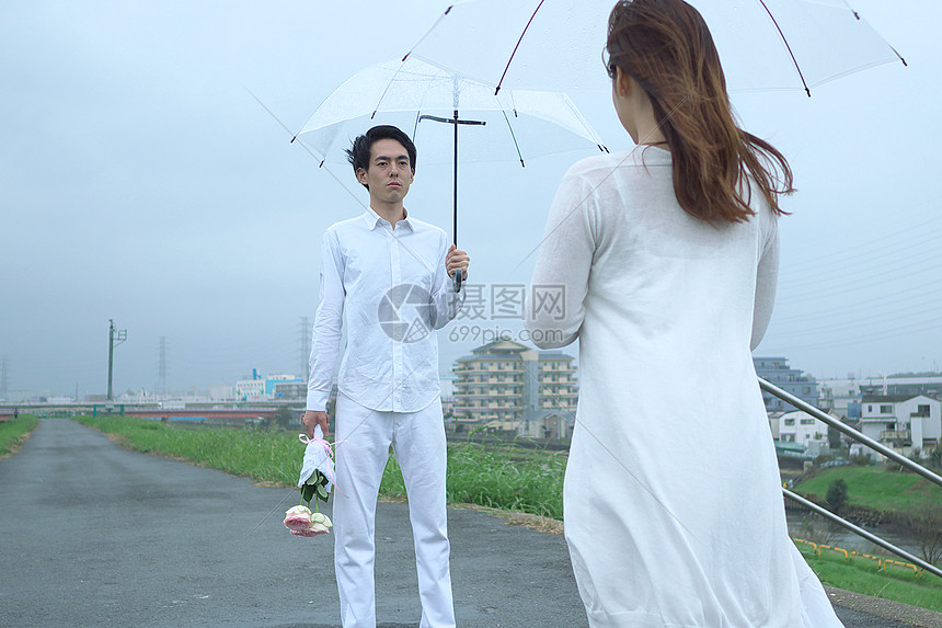 男人送蜂蜜是什么意思呀 (男人送蜂蜜是什么心理)